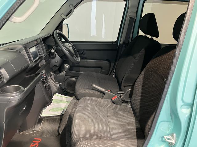 ハイゼットカーゴデッキバンＧ　ＳＡIII２ＷＤ　ＭＴ車　ナビ　バックカメラ　地上デジタルＴＶ　ＣＤ　ＤＶＤ　Ｂｌｕｅｔｏｏｔｈ　キーレスエントリー　ＳＡＩＩＩ　オートライト　アイドリングストップ　ＬＥＤヘッドライト　エアバッグ（愛媛県）の中古車