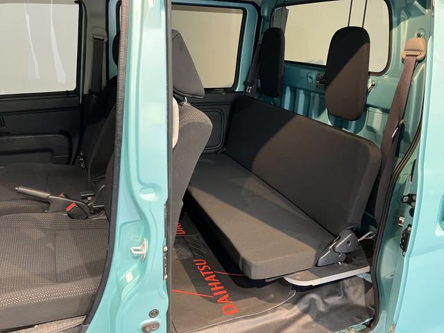 ハイゼットカーゴデッキバンＧ　ＳＡIII２ＷＤ　ＭＴ車　ナビ　バックカメラ　地上デジタルＴＶ　ＣＤ　ＤＶＤ　Ｂｌｕｅｔｏｏｔｈ　キーレスエントリー　ＳＡＩＩＩ　オートライト　アイドリングストップ　ＬＥＤヘッドライト　エアバッグ（愛媛県）の中古車