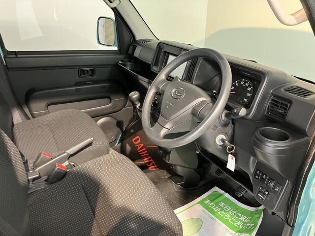 ハイゼットカーゴデッキバンＧ　ＳＡIII２ＷＤ　ＭＴ車　ナビ　バックカメラ　地上デジタルＴＶ　ＣＤ　ＤＶＤ　Ｂｌｕｅｔｏｏｔｈ　キーレスエントリー　ＳＡＩＩＩ　オートライト　アイドリングストップ　ＬＥＤヘッドライト　エアバッグ（愛媛県）の中古車