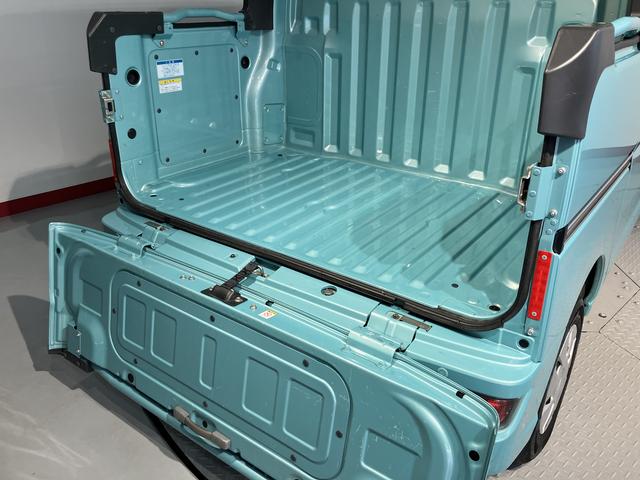 ハイゼットカーゴデッキバンＧ　ＳＡIII２ＷＤ　ＭＴ車　ナビ　バックカメラ　地上デジタルＴＶ　ＣＤ　ＤＶＤ　Ｂｌｕｅｔｏｏｔｈ　キーレスエントリー　ＳＡＩＩＩ　オートライト　アイドリングストップ　ＬＥＤヘッドライト　エアバッグ（愛媛県）の中古車