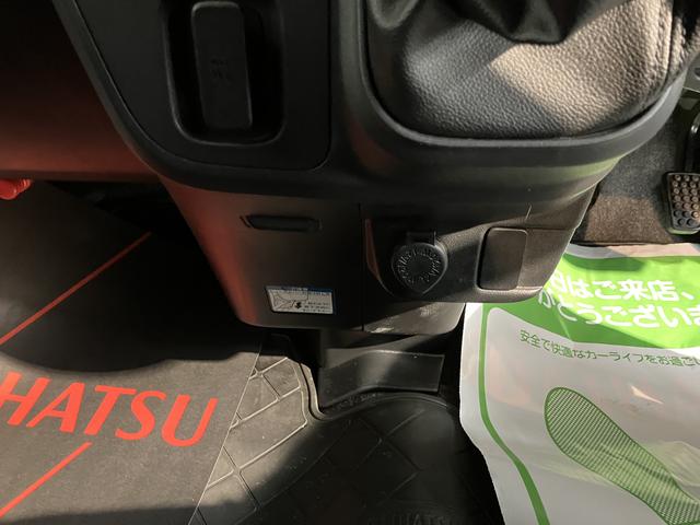 ハイゼットカーゴデッキバンＧ　ＳＡIII２ＷＤ　ＭＴ車　ナビ　バックカメラ　地上デジタルＴＶ　ＣＤ　ＤＶＤ　Ｂｌｕｅｔｏｏｔｈ　キーレスエントリー　ＳＡＩＩＩ　オートライト　アイドリングストップ　ＬＥＤヘッドライト　エアバッグ（愛媛県）の中古車