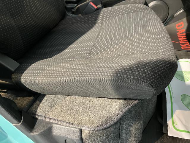 ハイゼットカーゴデッキバンＧ　ＳＡIII２ＷＤ　ＭＴ車　ナビ　バックカメラ　地上デジタルＴＶ　ＣＤ　ＤＶＤ　Ｂｌｕｅｔｏｏｔｈ　キーレスエントリー　ＳＡＩＩＩ　オートライト　アイドリングストップ　ＬＥＤヘッドライト　エアバッグ（愛媛県）の中古車