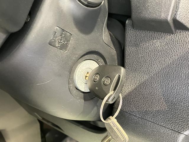 ハイゼットカーゴＤＸスマートアシスト　４ＷＤ　ＣＶＴ　ラジオ　キーレスエントリー　両側スライドドア　アイドリングストップ　エアコン　パワステ　障害物センサー　オートライト（愛媛県）の中古車