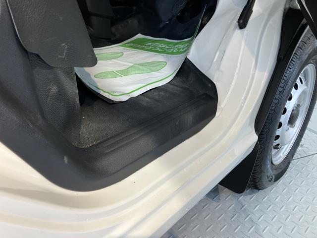 ハイゼットカーゴＤＸスマートアシスト　４ＷＤ　ＣＶＴ　ラジオ　キーレスエントリー　両側スライドドア　アイドリングストップ　エアコン　パワステ　障害物センサー　オートライト（愛媛県）の中古車