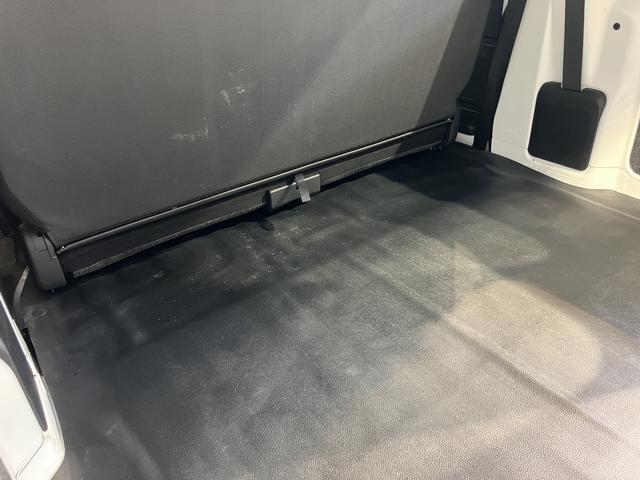 ハイゼットカーゴＤＸスマートアシスト　４ＷＤ　ＣＶＴ　ラジオ　キーレスエントリー　両側スライドドア　アイドリングストップ　エアコン　パワステ　障害物センサー　オートライト（愛媛県）の中古車