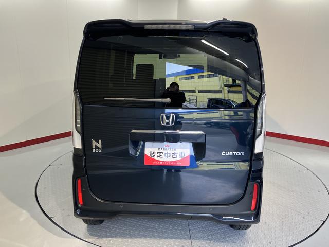 N−BOXカスタムターボベンチシート アイドリングストップ車 両側電動スライドドア オートライト LEDヘッドライト 電動パーキングブレーキ 純正ナビ CD DVD Bluetooth USB フルセグTV バックカメラ(愛媛県)の中古車