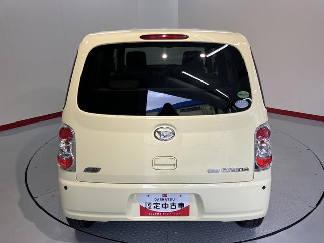 ミラココアココアＬ２ＷＤ　ＣＶＴ車　ＣＤ　ベンチシート　アイドリングストップ　電動格納ドアミラー　キーレスエントリー　リヤコーナーセンサー　マニュアルエアコン　パワステ　パワーウィンドウ（愛媛県）の中古車