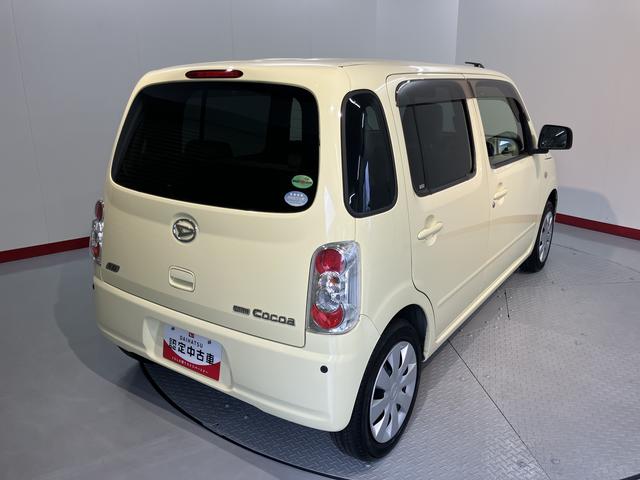 ミラココアココアＬ２ＷＤ　ＣＶＴ車　ＣＤ　ベンチシート　アイドリングストップ　電動格納ドアミラー　キーレスエントリー　リヤコーナーセンサー　マニュアルエアコン　パワステ　パワーウィンドウ（愛媛県）の中古車