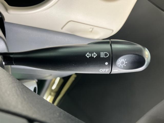 ミラココアココアＬ２ＷＤ　ＣＶＴ車　ＣＤ　ベンチシート　アイドリングストップ　電動格納ドアミラー　キーレスエントリー　リヤコーナーセンサー　マニュアルエアコン　パワステ　パワーウィンドウ（愛媛県）の中古車