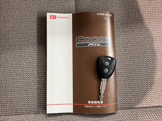 ミラココアココアＬ２ＷＤ　ＣＶＴ車　ＣＤ　ベンチシート　アイドリングストップ　電動格納ドアミラー　キーレスエントリー　リヤコーナーセンサー　マニュアルエアコン　パワステ　パワーウィンドウ（愛媛県）の中古車