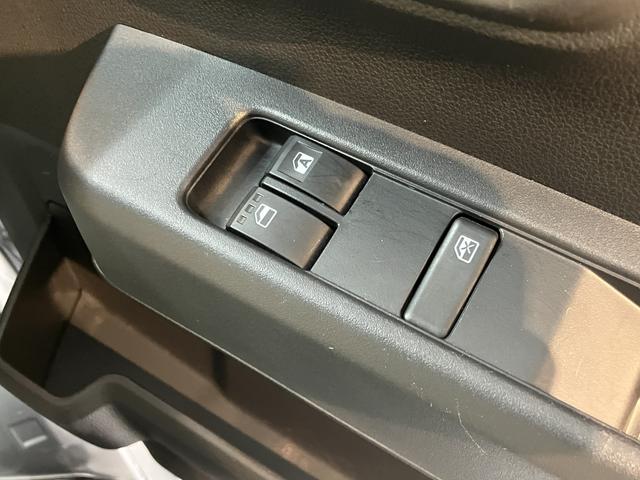 ハイゼットカーゴＤＸ２ＷＤ　コーナーセンサー　アイドリングストップ車　オートライト　オートマチックハイビーム　ハロゲンヘッドライト　ＡＭ　ＦＭ　マニュアルエアコン　運転席・助手席エアバッグ（愛媛県）の中古車