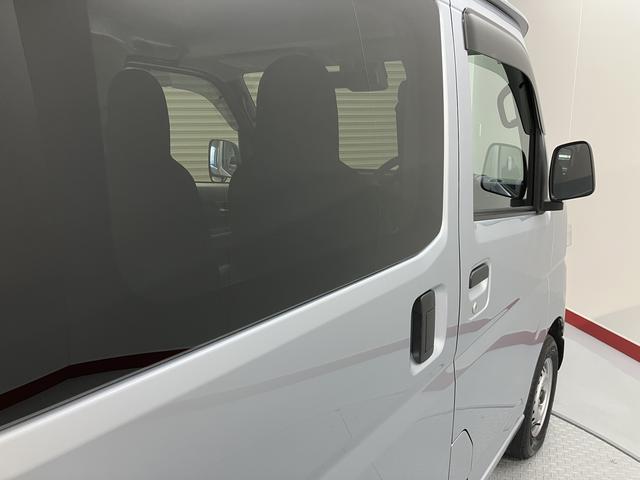 ハイゼットカーゴＤＸ２ＷＤ　コーナーセンサー　アイドリングストップ車　オートライト　オートマチックハイビーム　ハロゲンヘッドライト　ＡＭ　ＦＭ　マニュアルエアコン　運転席・助手席エアバッグ（愛媛県）の中古車