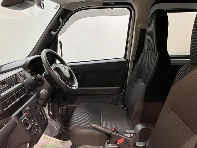 ハイゼットカーゴＤＸ２ＷＤ　コーナーセンサー　アイドリングストップ車　オートライト　オートマチックハイビーム　ハロゲンヘッドライト　ＡＭ　ＦＭ　マニュアルエアコン　運転席・助手席エアバッグ（愛媛県）の中古車