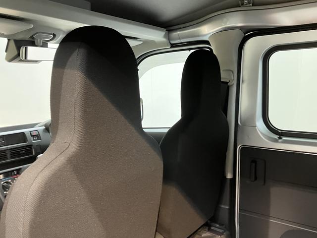 ハイゼットカーゴＤＸ２ＷＤ　コーナーセンサー　アイドリングストップ車　オートライト　オートマチックハイビーム　ハロゲンヘッドライト　ＡＭ　ＦＭ　マニュアルエアコン　運転席・助手席エアバッグ（愛媛県）の中古車