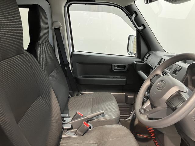 ハイゼットカーゴＤＸ２ＷＤ　コーナーセンサー　アイドリングストップ車　オートライト　オートマチックハイビーム　ハロゲンヘッドライト　ＡＭ　ＦＭ　マニュアルエアコン　運転席・助手席エアバッグ（愛媛県）の中古車