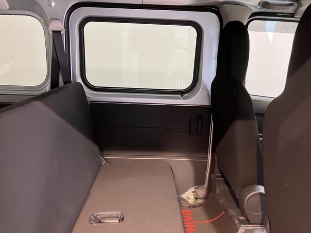 ハイゼットカーゴＤＸ２ＷＤ　コーナーセンサー　アイドリングストップ車　オートライト　オートマチックハイビーム　ハロゲンヘッドライト　ＡＭ　ＦＭ　マニュアルエアコン　運転席・助手席エアバッグ（愛媛県）の中古車