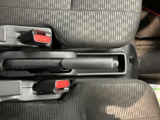 ハイゼットカーゴＤＸ２ＷＤ　コーナーセンサー　アイドリングストップ車　オートライト　オートマチックハイビーム　ハロゲンヘッドライト　ＡＭ　ＦＭ　マニュアルエアコン　運転席・助手席エアバッグ（愛媛県）の中古車