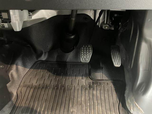 ハイゼットカーゴＤＸ２ＷＤ　コーナーセンサー　アイドリングストップ車　オートライト　オートマチックハイビーム　ハロゲンヘッドライト　ＡＭ　ＦＭ　マニュアルエアコン　運転席・助手席エアバッグ（愛媛県）の中古車