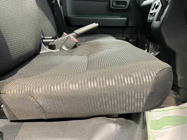 ハイゼットカーゴＤＸ２ＷＤ　コーナーセンサー　アイドリングストップ車　オートライト　オートマチックハイビーム　ハロゲンヘッドライト　ＡＭ　ＦＭ　マニュアルエアコン　運転席・助手席エアバッグ（愛媛県）の中古車