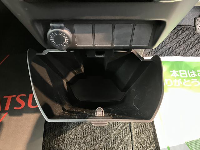 ルーミーカスタムＧ　Ｓプッシュスタート　両側電動スライドドア　アイドリングストップ車　オートライト　ＬＥＤヘッドライト　フロントフォグランプ　純正ナビ　ＣＤ　ＤＶＤ　フルセグＴＶ　ＳＤ　Ｂｌｕｅｔｏｏｔｈ　ＥＴＣ車載器（愛媛県）の中古車