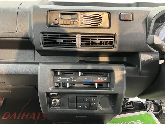 ハイゼットトラックスタンダード2WD マニュアル車 ハロゲンヘッドライト コーナーセンサー アイドリングストップ車 オートライト オートマチックハイビーム マニュアルエアコン 運転席・助手席エアバッグ AM FM(愛媛県)の中古車