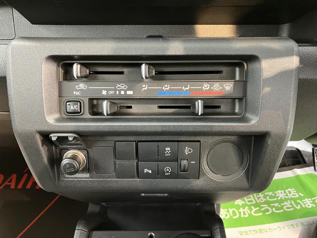 ハイゼットトラックスタンダード2WD マニュアル車 ハロゲンヘッドライト コーナーセンサー アイドリングストップ車 オートライト オートマチックハイビーム マニュアルエアコン 運転席・助手席エアバッグ AM FM(愛媛県)の中古車