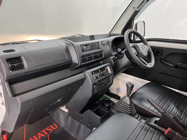 ハイゼットトラックスタンダード2WD マニュアル車 ハロゲンヘッドライト コーナーセンサー アイドリングストップ車 オートライト オートマチックハイビーム マニュアルエアコン 運転席・助手席エアバッグ AM FM(愛媛県)の中古車