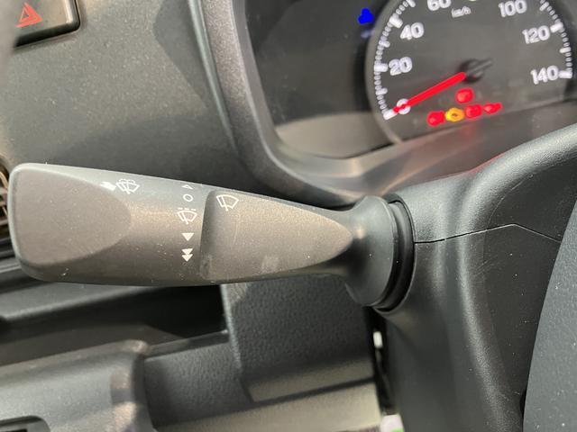 ハイゼットトラックスタンダード2WD マニュアル車 ハロゲンヘッドライト コーナーセンサー アイドリングストップ車 オートライト オートマチックハイビーム マニュアルエアコン 運転席・助手席エアバッグ AM FM(愛媛県)の中古車