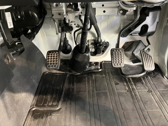 ハイゼットトラックスタンダード2WD マニュアル車 ハロゲンヘッドライト コーナーセンサー アイドリングストップ車 オートライト オートマチックハイビーム マニュアルエアコン 運転席・助手席エアバッグ AM FM(愛媛県)の中古車