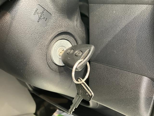 ハイゼットカーゴデラックスＳＡIII２ＷＤ　ＡＴ車　ラジオ　ドライブレコーダー　ＬＥＤヘッドライト　マニュアルエアコン　パワステ　前席パワーウィンドウ　ＡＢＳ　キーレスエントリー（愛媛県）の中古車