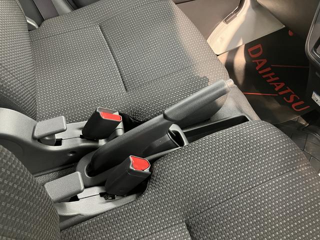 ハイゼットカーゴデラックスＳＡIII２ＷＤ　ＡＴ車　ラジオ　ドライブレコーダー　ＬＥＤヘッドライト　マニュアルエアコン　パワステ　前席パワーウィンドウ　ＡＢＳ　キーレスエントリー（愛媛県）の中古車