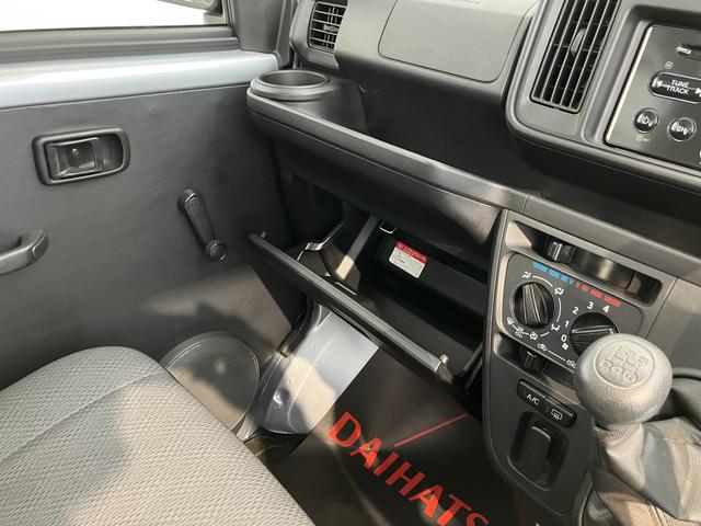 ハイゼットカーゴスペシャル４ＷＤ　ＭＴ車　エアコン　パワステ　ＡＢＳ　純正ＣＤ　両側スライドドア　運転席助手席エアバッグ　標準ルーフ車（愛媛県）の中古車