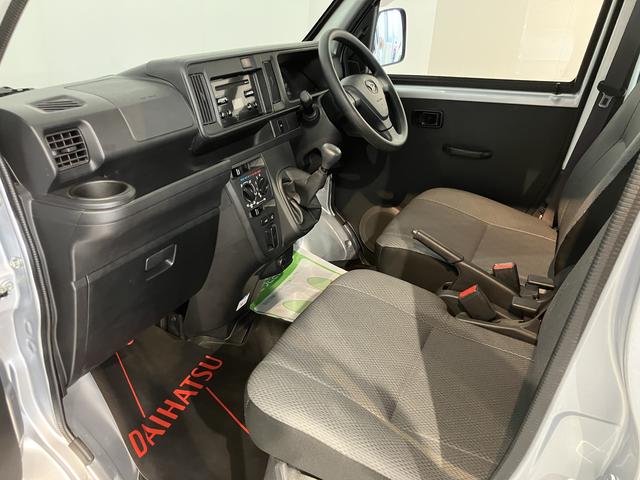 ハイゼットカーゴスペシャル４ＷＤ　ＭＴ車　エアコン　パワステ　ＡＢＳ　純正ＣＤ　両側スライドドア　運転席助手席エアバッグ　標準ルーフ車（愛媛県）の中古車