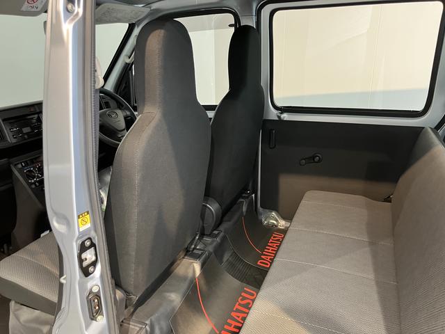 ハイゼットカーゴスペシャル４ＷＤ　ＭＴ車　エアコン　パワステ　ＡＢＳ　純正ＣＤ　両側スライドドア　運転席助手席エアバッグ　標準ルーフ車（愛媛県）の中古車