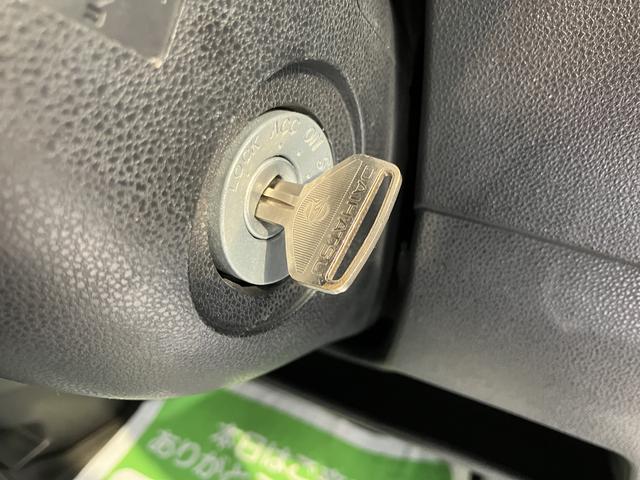 ハイゼットカーゴスペシャル４ＷＤ　ＭＴ車　エアコン　パワステ　ＡＢＳ　純正ＣＤ　両側スライドドア　運転席助手席エアバッグ　標準ルーフ車（愛媛県）の中古車