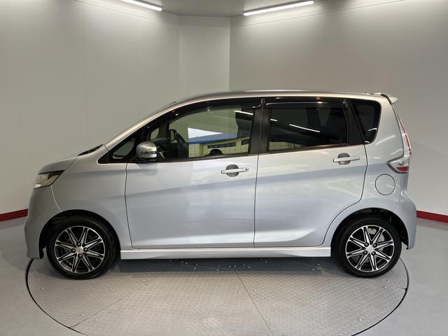 eKカスタムTセーフティパッケージベンチシート アイドリングストップ車 運転席シートヒーター オートライト ディスチャージヘッドライト フロントフォグランプ オートハイビーム 社外メモリーナビ CD DVD USB Bluetooth(愛媛県)の中古車