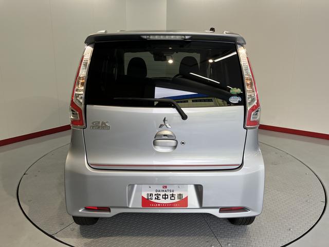 eKカスタムTセーフティパッケージベンチシート アイドリングストップ車 運転席シートヒーター オートライト ディスチャージヘッドライト フロントフォグランプ オートハイビーム 社外メモリーナビ CD DVD USB Bluetooth(愛媛県)の中古車