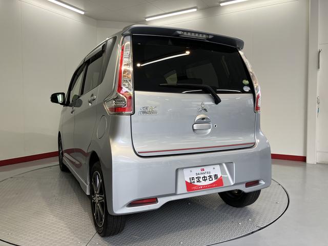 eKカスタムTセーフティパッケージベンチシート アイドリングストップ車 運転席シートヒーター オートライト ディスチャージヘッドライト フロントフォグランプ オートハイビーム 社外メモリーナビ CD DVD USB Bluetooth(愛媛県)の中古車