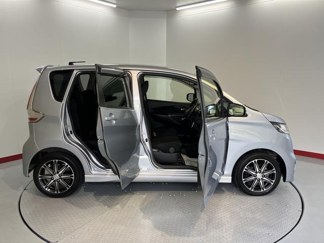 eKカスタムTセーフティパッケージベンチシート アイドリングストップ車 運転席シートヒーター オートライト ディスチャージヘッドライト フロントフォグランプ オートハイビーム 社外メモリーナビ CD DVD USB Bluetooth(愛媛県)の中古車