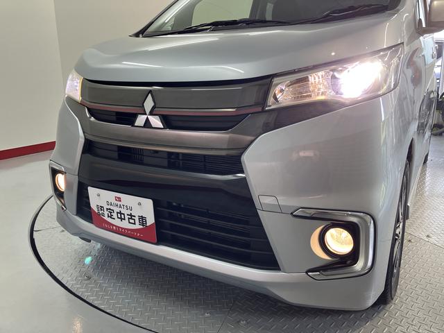 eKカスタムTセーフティパッケージベンチシート アイドリングストップ車 運転席シートヒーター オートライト ディスチャージヘッドライト フロントフォグランプ オートハイビーム 社外メモリーナビ CD DVD USB Bluetooth(愛媛県)の中古車