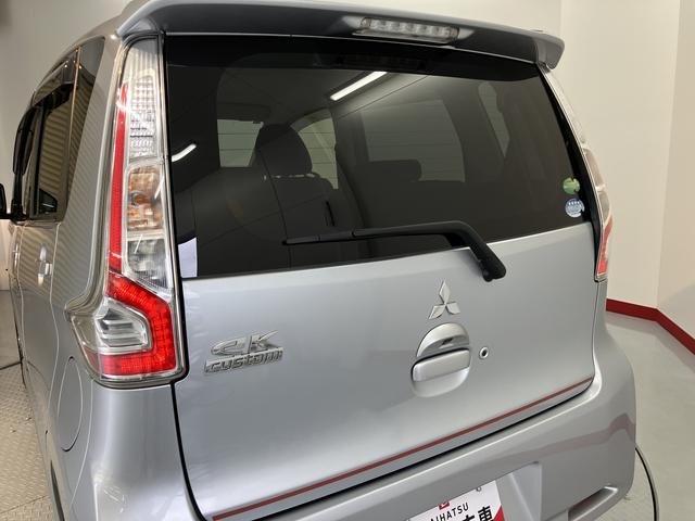 eKカスタムTセーフティパッケージベンチシート アイドリングストップ車 運転席シートヒーター オートライト ディスチャージヘッドライト フロントフォグランプ オートハイビーム 社外メモリーナビ CD DVD USB Bluetooth(愛媛県)の中古車