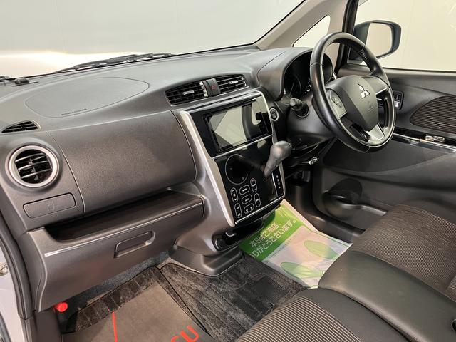 eKカスタムTセーフティパッケージベンチシート アイドリングストップ車 運転席シートヒーター オートライト ディスチャージヘッドライト フロントフォグランプ オートハイビーム 社外メモリーナビ CD DVD USB Bluetooth(愛媛県)の中古車