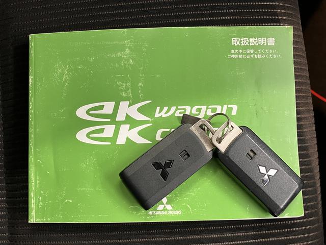 eKカスタムTセーフティパッケージベンチシート アイドリングストップ車 運転席シートヒーター オートライト ディスチャージヘッドライト フロントフォグランプ オートハイビーム 社外メモリーナビ CD DVD USB Bluetooth(愛媛県)の中古車