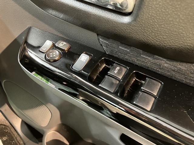 スペーシアカスタムＴＳ２ＷＤ　ベンチシート　オートライト　ディスチャージヘッドライト　フロントフォグランプ　アイドリングストップ車　両側電動スライドドア　社外メモリーナビ　ＣＤ　ＤＶＤ　ＵＳＢ　ワンセグＴＶ　ＥＴＣ車載器（愛媛県）の中古車