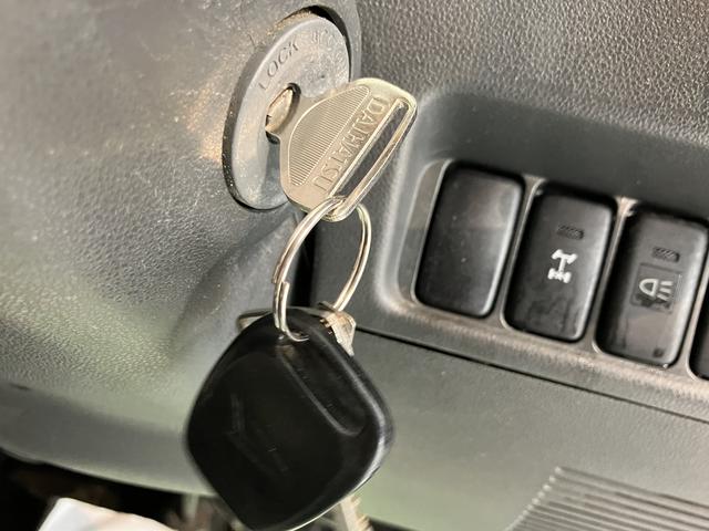 ハイゼットトラックＥＸＴ４ＷＤ　ミッション車　エアコン　パワステ　パワーウィンドウ　キーレスエントリー（愛媛県）の中古車