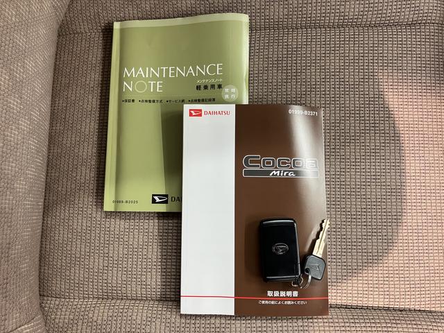 ミラココアココアＸ２ＷＤ　ＣＶＴ車　ＣＤ　ラジオ　エアコン　パワステ　パワーウィンドウ　アイドリングストップ　ベンチシート　盗難防止システム　電動格納ドアミラー　キーフリーシステム（愛媛県）の中古車