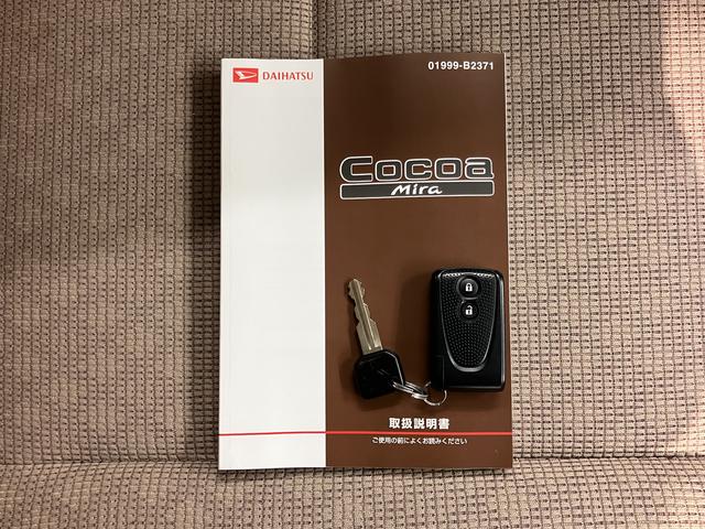 ミラココアココアＸ２ＷＤ　ＣＶＴ車　ＣＤ　ラジオ　エアコン　パワステ　パワーウィンドウ　アイドリングストップ　ベンチシート　盗難防止システム　電動格納ドアミラー　キーフリーシステム（愛媛県）の中古車