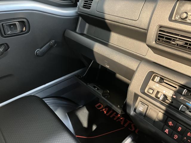 ハイゼットトラックスタンダード２ＷＤ　ＣＶＴ　エアコン　パワステ　ラジオ　運転席助手席エアバッグ　アイドリングストップ　スマートアシスト（愛媛県）の中古車