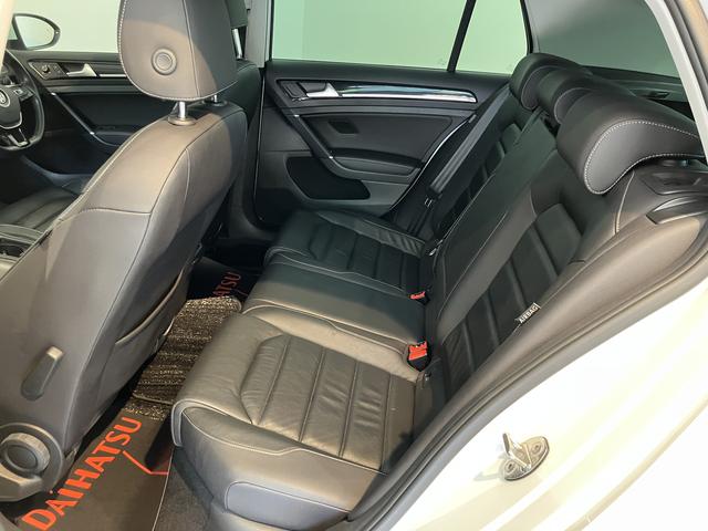 ＶＷ ゴルフＴＤＩハイライン　マイスターディーゼル車　純正ナビ　バックカメラ　地上デジタルＴＶ　ＥＴＣ　プッシュボタン　電動パーキング　運転席パワーシート　ＬＥＤヘッドライト　オートライト　アイドリングストップ（愛媛県）の中古車