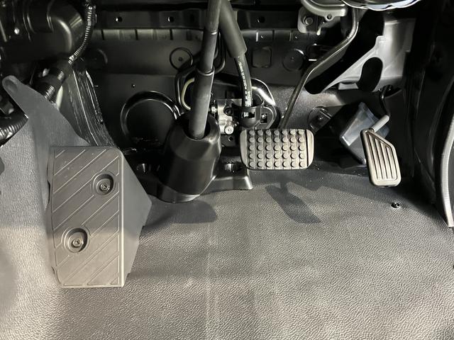 ハイゼットトラックジャンボエクストラ4WD プッシュスタート コーナーセンサー アイドリングストップ車 作業灯 オートライト オートマチックハイビーム LEDヘッドライト フロントフォグランプ 運転席・助手席エアバッグ オーディオレス(愛媛県)の中古車